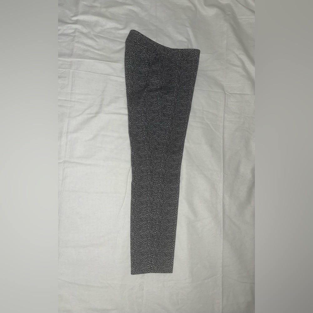Talbots Black and White Rice Print Chatham Ankle Pants in size 4P - Picture 3 of 9